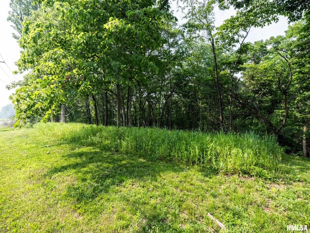 3041 Zion Oaks Rd, Pekin, IL 61554
