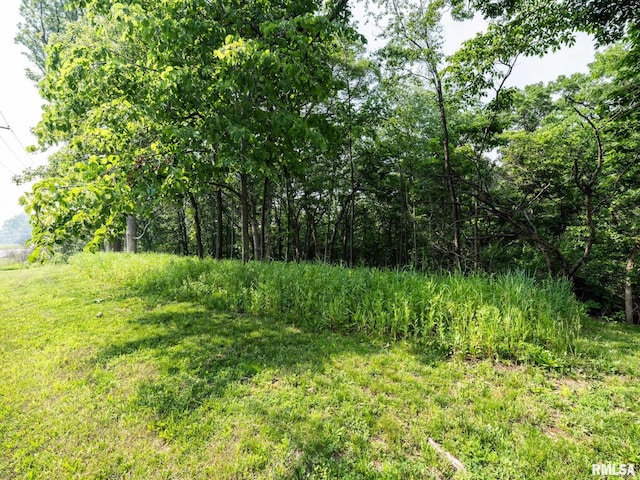 3041 Zion Oaks Rd, Pekin, IL 61554