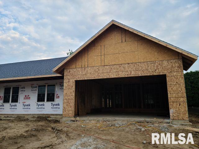 3718 W Eagle Point Dr, Peoria, IL 61615 - view of front facade with a garage, roof with shingles, and driveway