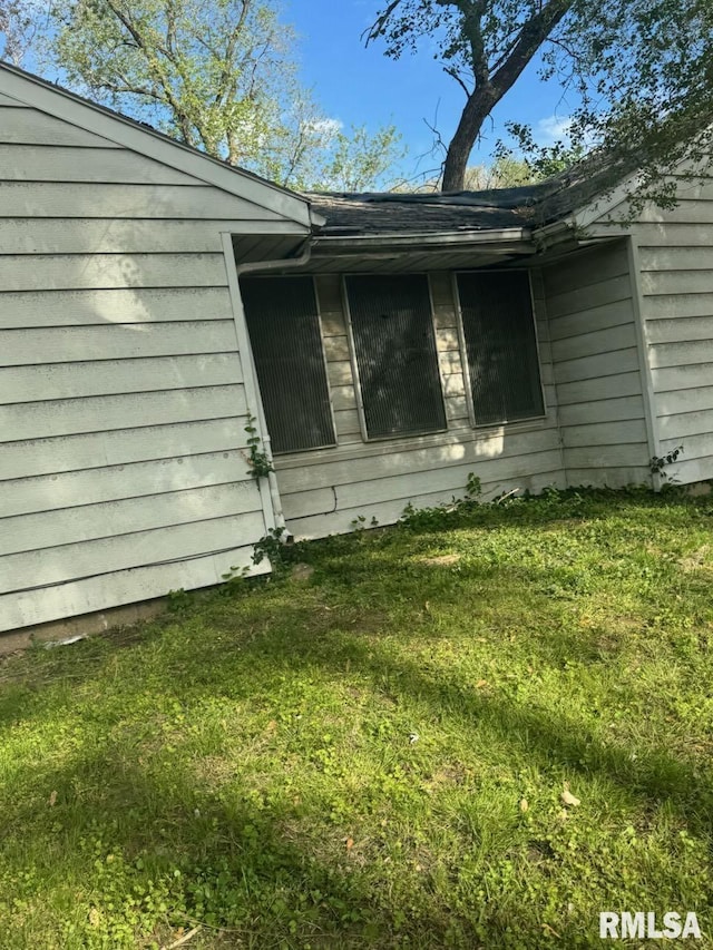 2432 W Antoinette St, Peoria, IL 61605 - view of home's exterior featuring a yard