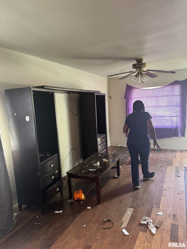 2432 W Antoinette St, Peoria, IL 61605 - living area with ceiling fan and hardwood / wood-style flooring