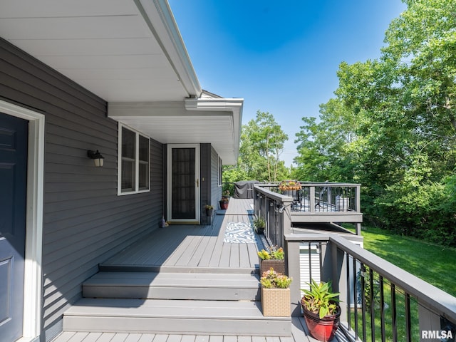 2010 E Paris Ave, Peoria, IL 61614 - view of wooden deck