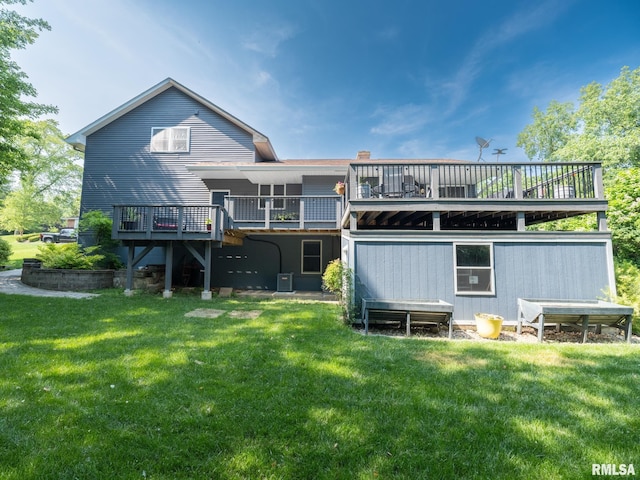2010 E Paris Ave, Peoria, IL 61614 - back of property with a deck and a yard