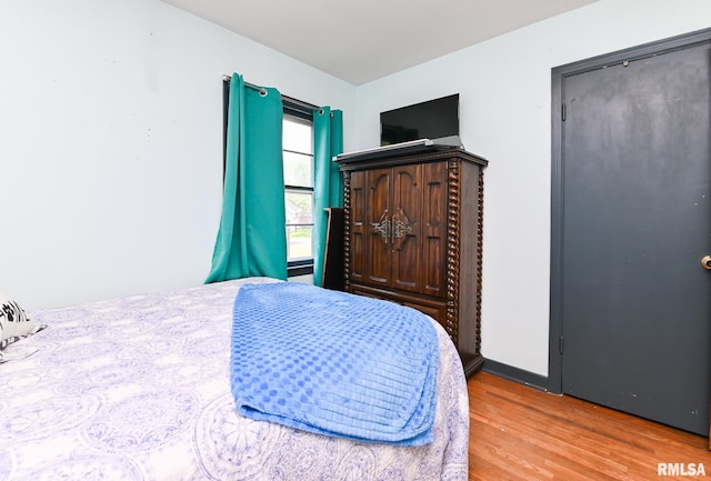 4126 N Chelsea Pl, Peoria, IL 61614 - bedroom with wood finished floors