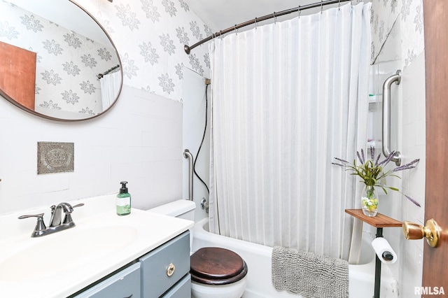 4126 N Chelsea Pl, Peoria, IL 61614 - bathroom featuring wallpapered walls, vanity, and shower / tub combo