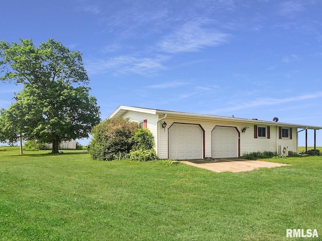 18223 N Slane Rd, Princeville, IL 61559 - view of front of property featuring a garage and a front yard