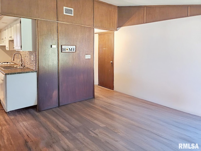 18223 N Slane Rd, Princeville, IL 61559 - kitchen featuring dark countertops, wood finished floors, and tasteful backsplash