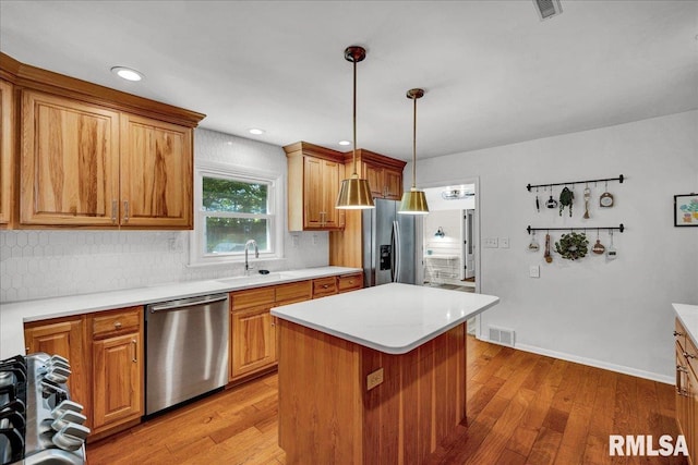 486 E High Point Dr, Peoria, IL 61614 - kitchen featuring stainless steel appliances, a sink, backsplash, light countertops, and recessed lighting