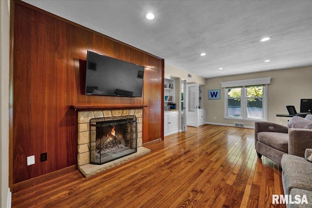 486 E High Point Dr, Peoria, IL 61614 - living area featuring wood-type flooring, a fireplace, recessed lighting, baseboards, and built in shelves