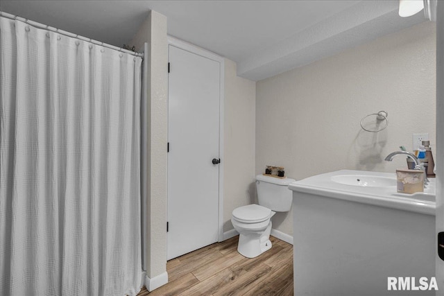 486 E High Point Dr, Peoria, IL 61614 - full bathroom featuring toilet, wood finished floors, vanity, curtained shower, and baseboards