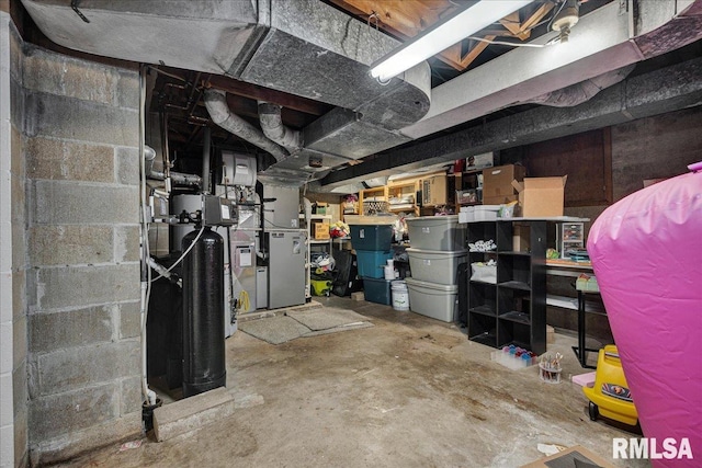 486 E High Point Dr, Peoria, IL 61614 - unfinished below grade area featuring heating unit and a water softener