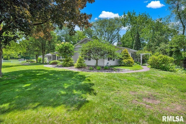 486 E High Point Dr, Peoria, IL 61614 - view of grassy yard