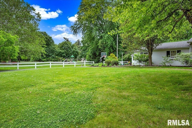 486 E High Point Dr, Peoria, IL 61614 - view of yard