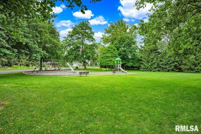 486 E High Point Dr, Peoria, IL 61614 - view of green lawn
