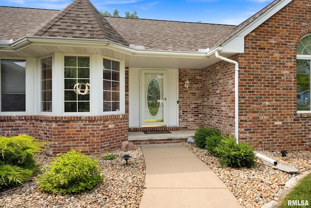 905 Highland Ct, Germantown Hills, IL 61548 - view of exterior entry with brick siding and roof with shingles