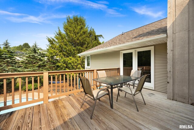 905 Highland Ct, Germantown Hills, IL 61548 - wooden terrace with outdoor dining space