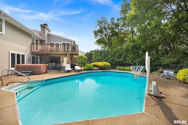 905 Highland Ct, Germantown Hills, IL 61548 - outdoor pool featuring a hot tub and a patio area