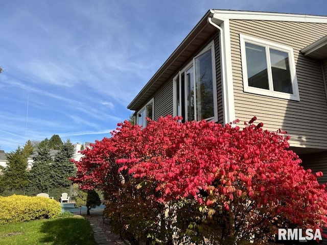 905 Highland Ct, Germantown Hills, IL 61548 - view of side of home