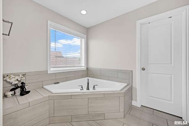 11306 N Joseph St, Dunlap, IL 61525 - bathroom with a garden tub