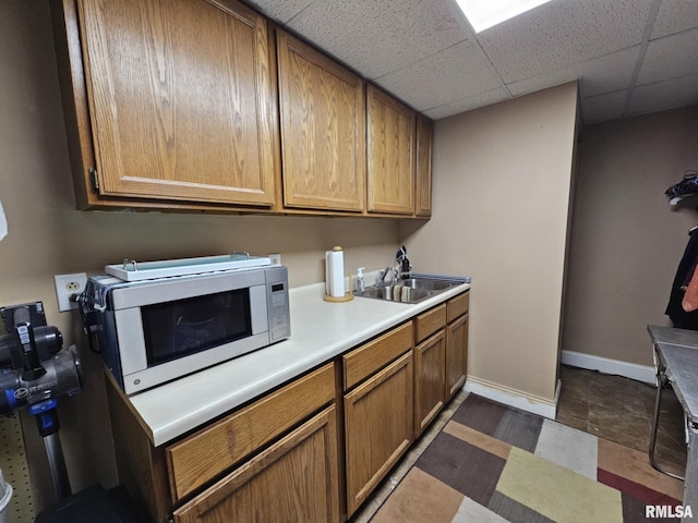 113 N Kickapoo St, Lincoln, IL 62656 - laundry area featuring a sink and baseboards