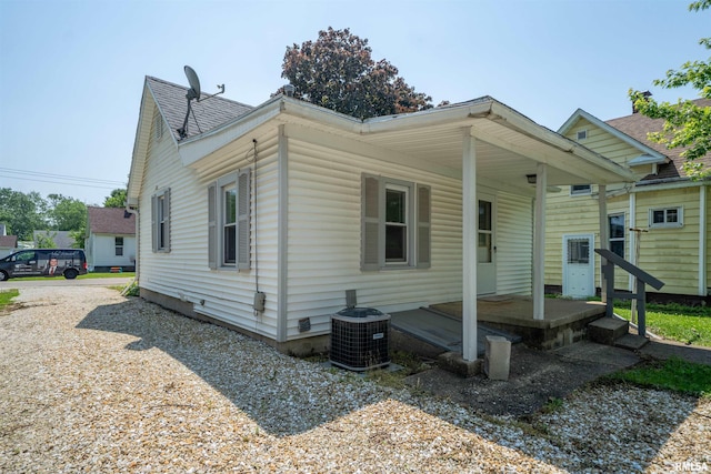 116 S 8th Ave, Canton, IL 61520 - view of side of home featuring central AC unit and a shingled roof