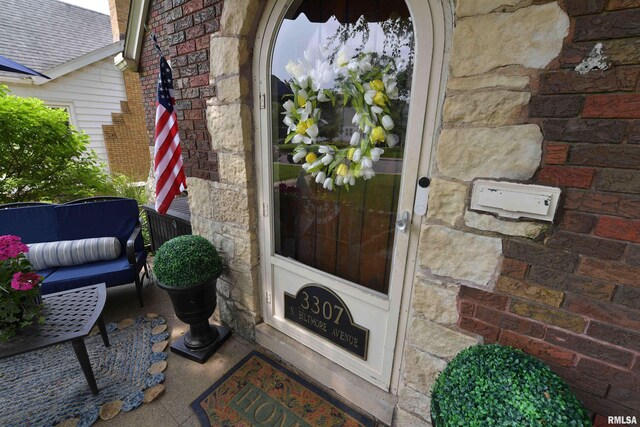 3307 N Biltmore Ave, Peoria, IL 61604 - entrance to property featuring stone siding