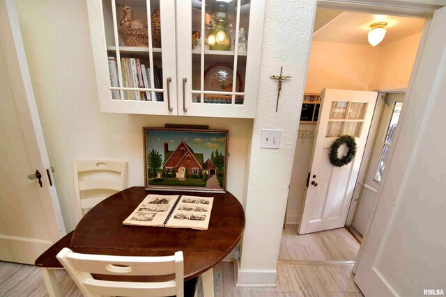 3307 N Biltmore Ave, Peoria, IL 61604 - dining area featuring wood finished floors and baseboards