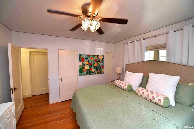 3307 N Biltmore Ave, Peoria, IL 61604 - bedroom with wood finished floors and ceiling fan