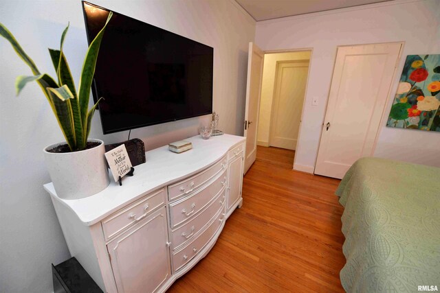 3307 N Biltmore Ave, Peoria, IL 61604 - bedroom featuring light wood finished floors and baseboards