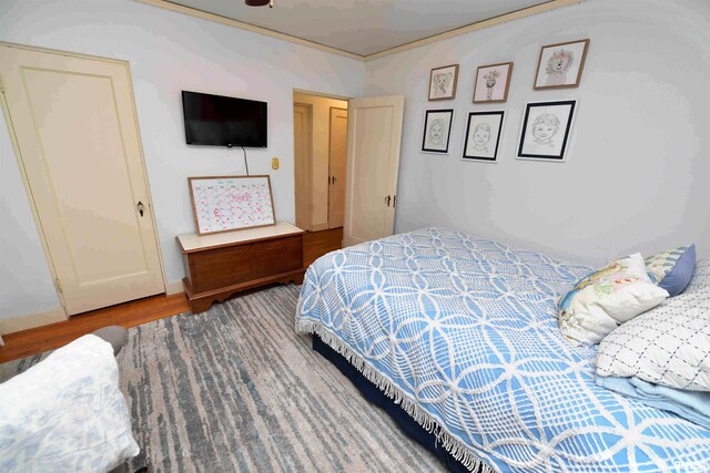 3307 N Biltmore Ave, Peoria, IL 61604 - bedroom featuring wood finished floors