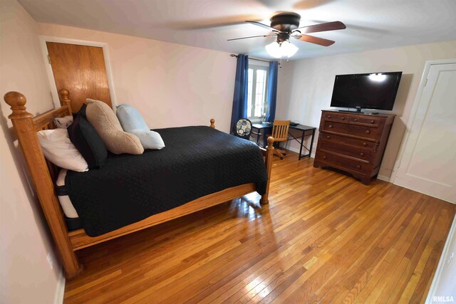 3307 N Biltmore Ave, Peoria, IL 61604 - bedroom with light wood-style flooring and ceiling fan