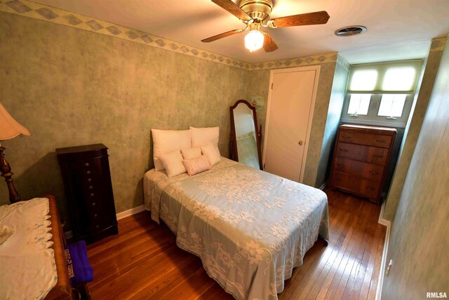 3307 N Biltmore Ave, Peoria, IL 61604 - bedroom with hardwood / wood-style floors and ceiling fan