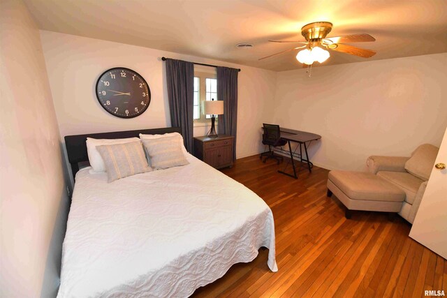 3307 N Biltmore Ave, Peoria, IL 61604 - bedroom featuring dark wood-style floors and ceiling fan
