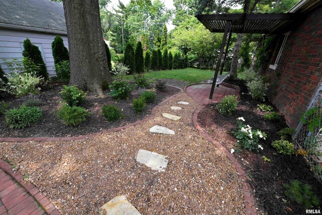 3307 N Biltmore Ave, Peoria, IL 61604 - view of grassy yard featuring a pergola