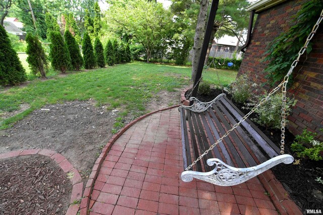 3307 N Biltmore Ave, Peoria, IL 61604 - view of grassy yard