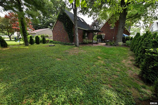 3307 N Biltmore Ave, Peoria, IL 61604 - view of yard