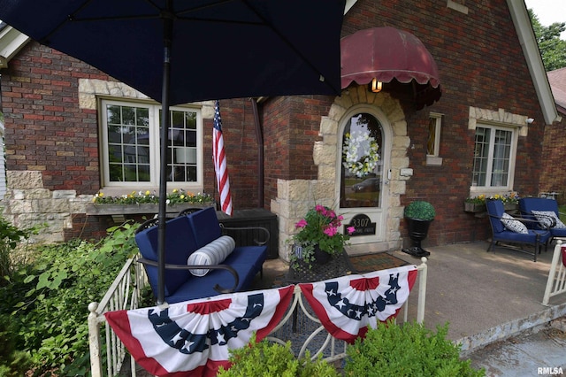 3307 N Biltmore Ave, Peoria, IL 61604 - view of patio / terrace featuring an outdoor hangout area