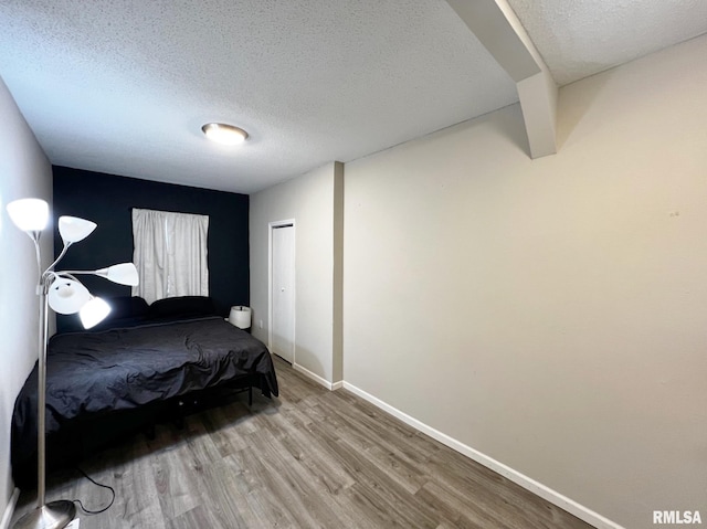 1520 N Finney St, Chillicothe, IL 61523 - bedroom with a textured ceiling, wood finished floors, and baseboards