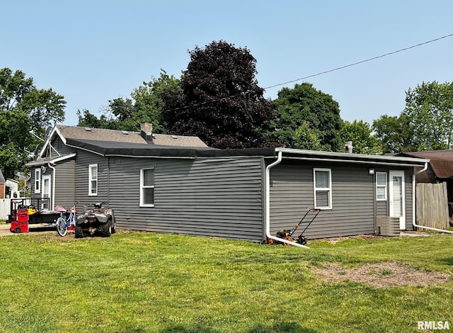 1520 N Finney St, Chillicothe, IL 61523 - back of property featuring a yard and cooling unit