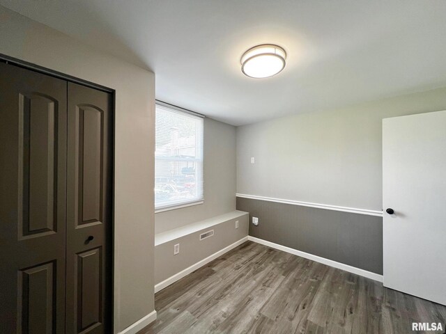 1520 N Finney St, Chillicothe, IL 61523 - empty room featuring wood finished floors and baseboards