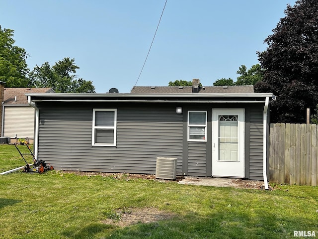 1520 N Finney St, Chillicothe, IL 61523 - rear view of house featuring central AC unit