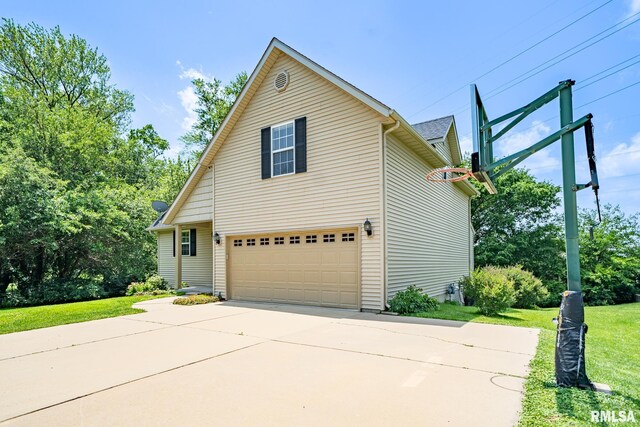 4627 S Queen Aleta Ct, Mapleton, IL 61547 - view of side of property featuring an attached garage, driveway, and a yard