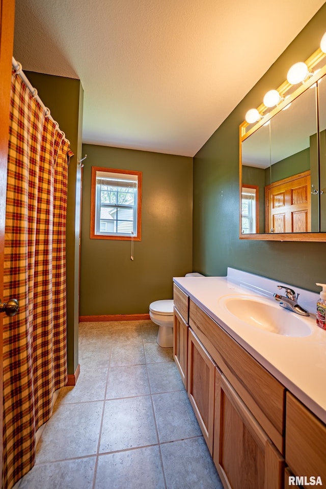 4627 S Queen Aleta Ct, Mapleton, IL 61547 - bathroom featuring toilet, vanity, baseboards, a shower with shower curtain, and tile patterned floors