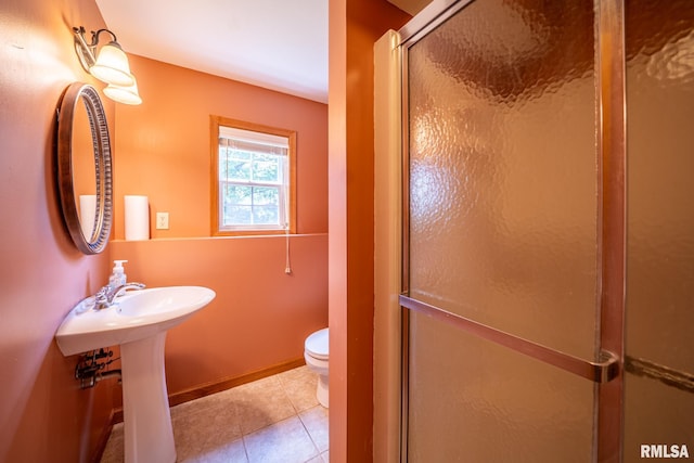 4627 S Queen Aleta Ct, Mapleton, IL 61547 - bathroom with toilet, tile patterned floors, an enclosed shower, and baseboards