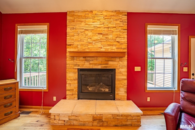 4627 S Queen Aleta Ct, Mapleton, IL 61547 - living area with light wood-style flooring, baseboards, and a fireplace