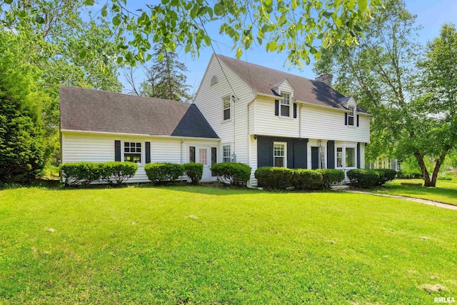 136 E Oak Park Dr, Peoria, IL 61614 - view of front facade featuring a chimney and a front lawn