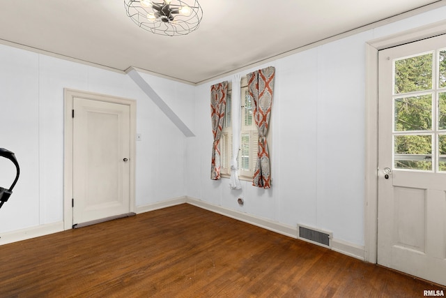 136 E Oak Park Dr, Peoria, IL 61614 - entryway with dark wood-style floors