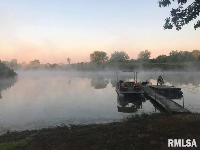 W Cottonwood Rd, Elmwood, IL 61529