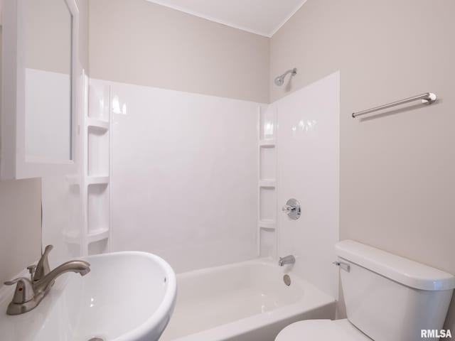 600 E Virginia Ave, Peoria, IL 61603 - full bathroom with bathtub / shower combination and crown molding