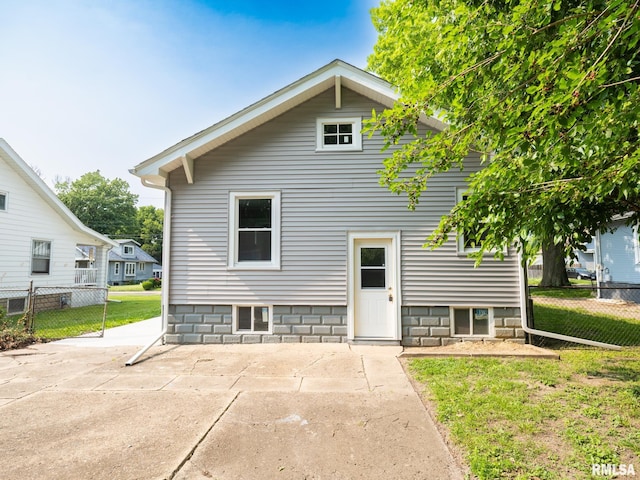 600 E Virginia Ave, Peoria, IL 61603 - rear view of property with a patio area